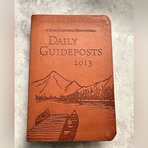 Daily Guideposts 2013 Like new beautiful collectable Leather Bound Devotionals